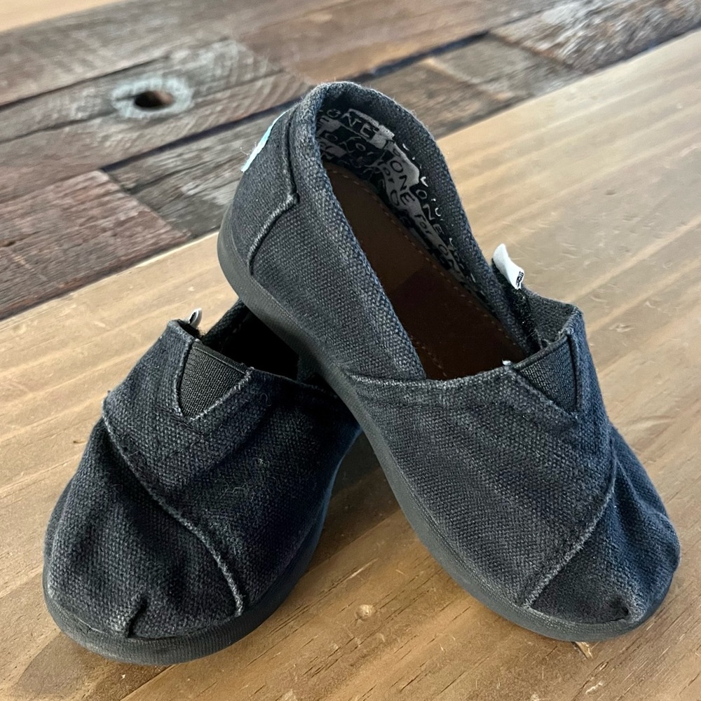 🖤 Toms Tiny Alpargata toddler slip-ons